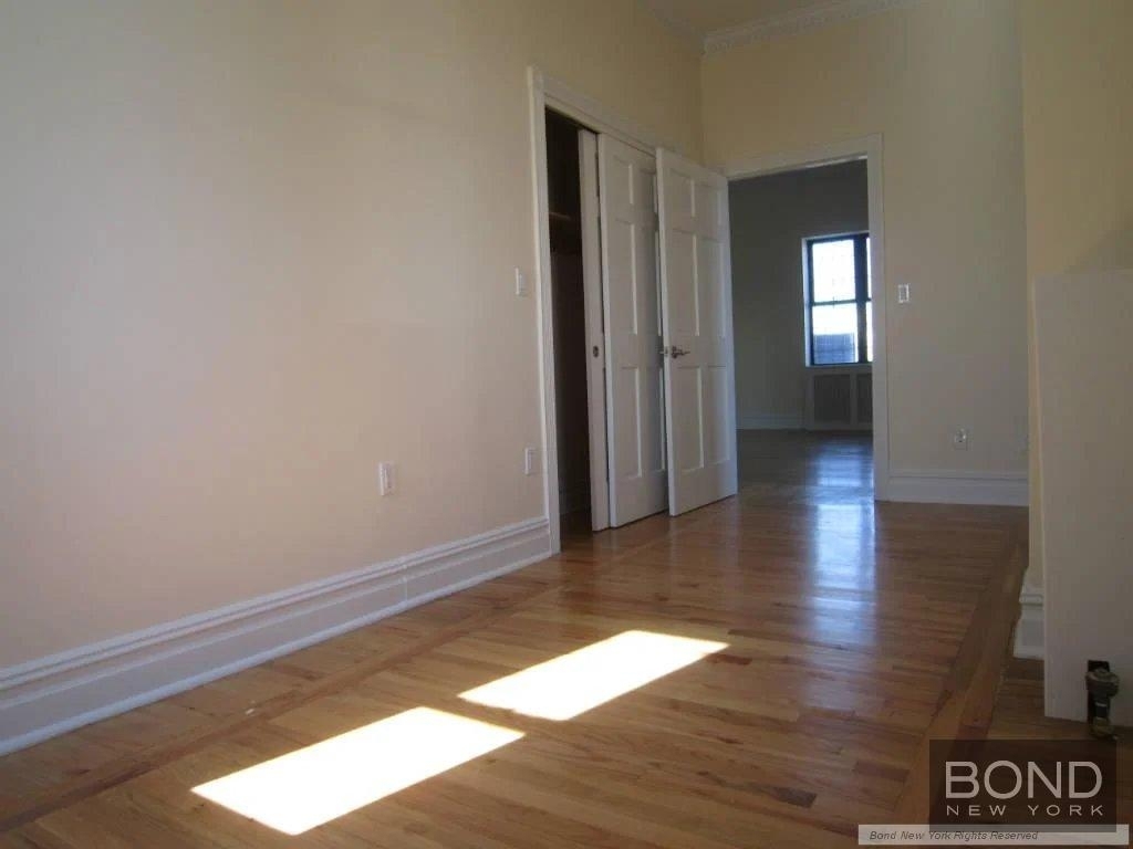 Second Avenue - Photo 3