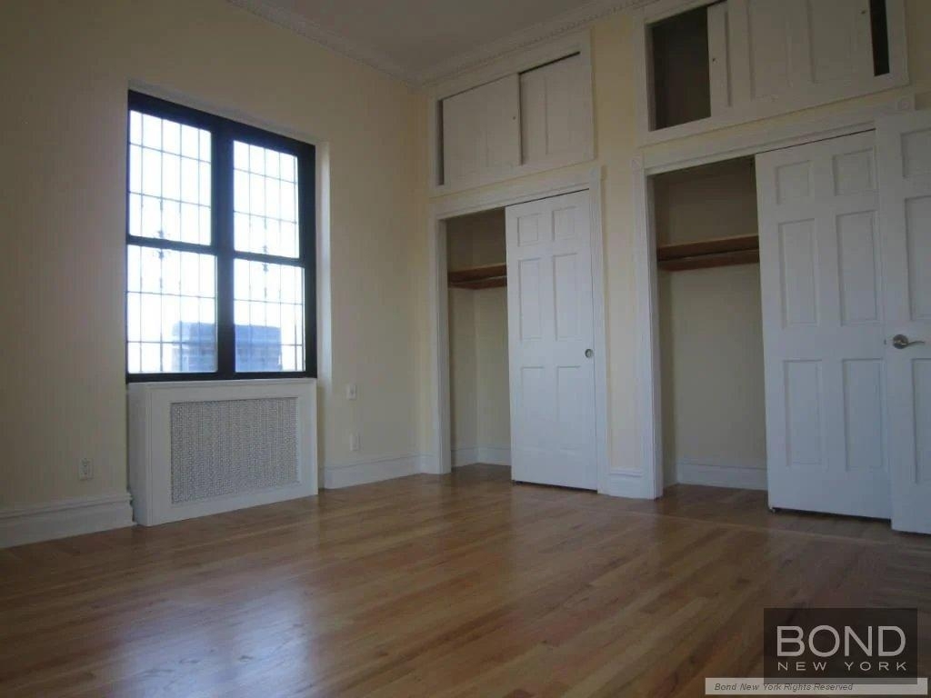 Second Avenue - Photo 2