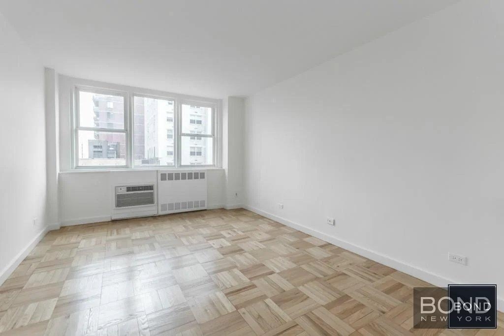 East 79th Street - Photo 4