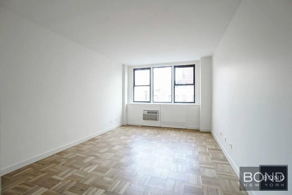 East 79th Street - Photo 2