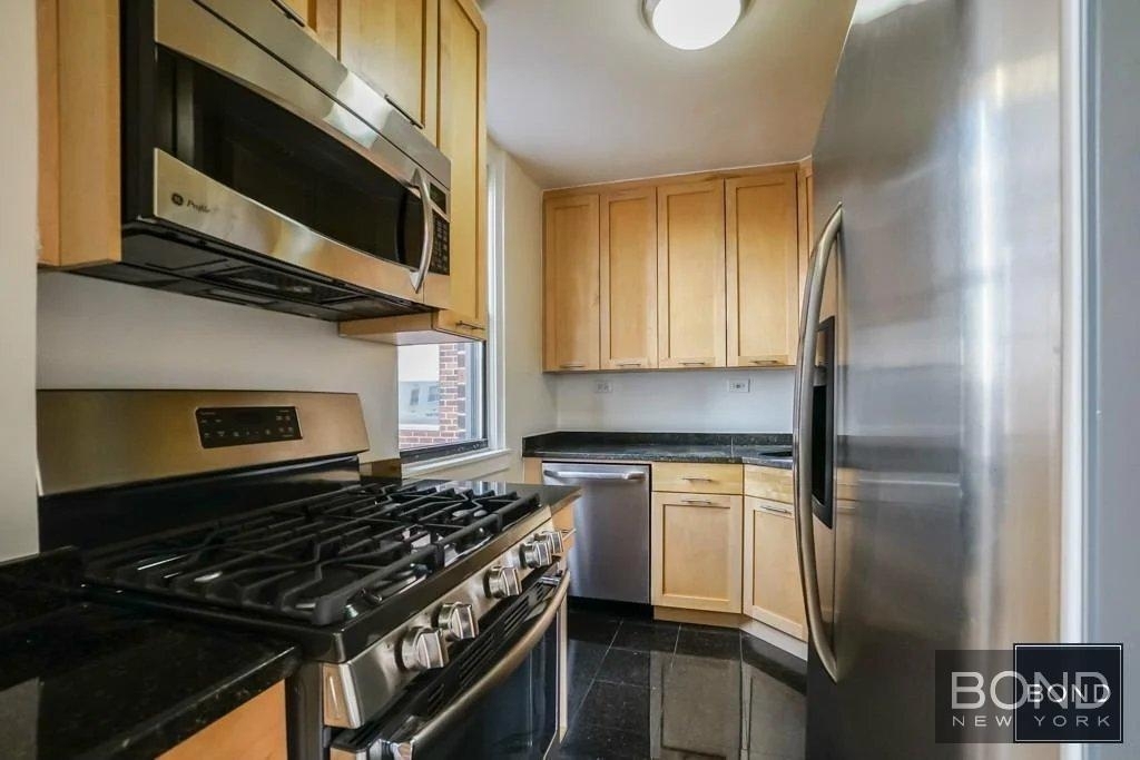 East 79th Street - Photo 9