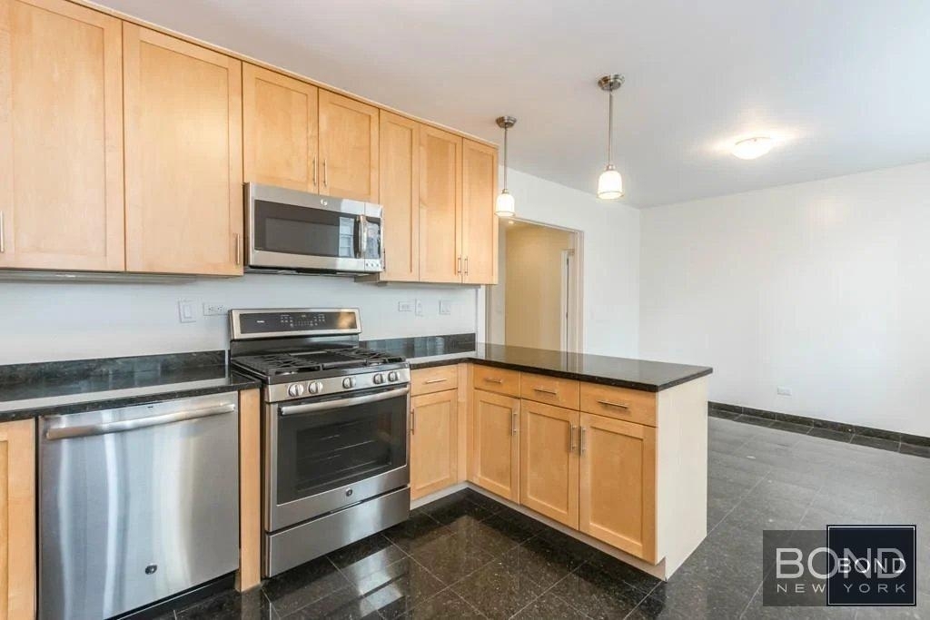 East 79th Street - Photo 10