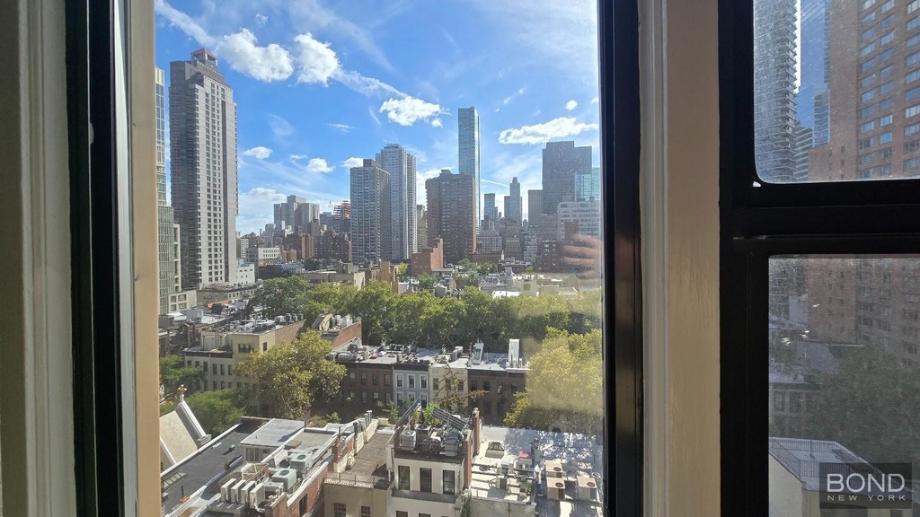 East 63rd Street - Photo 3