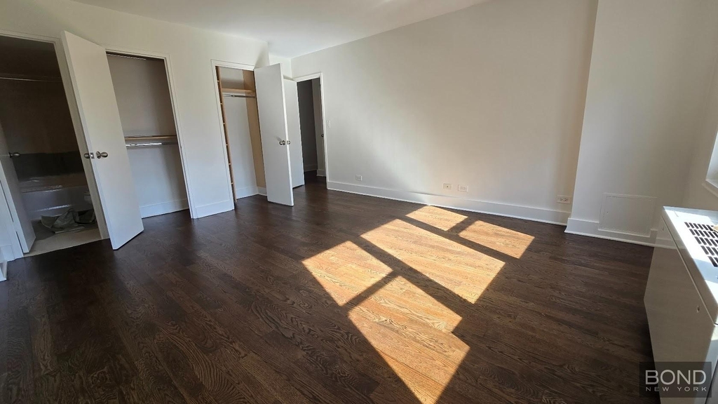 East 63rd Street - Photo 5