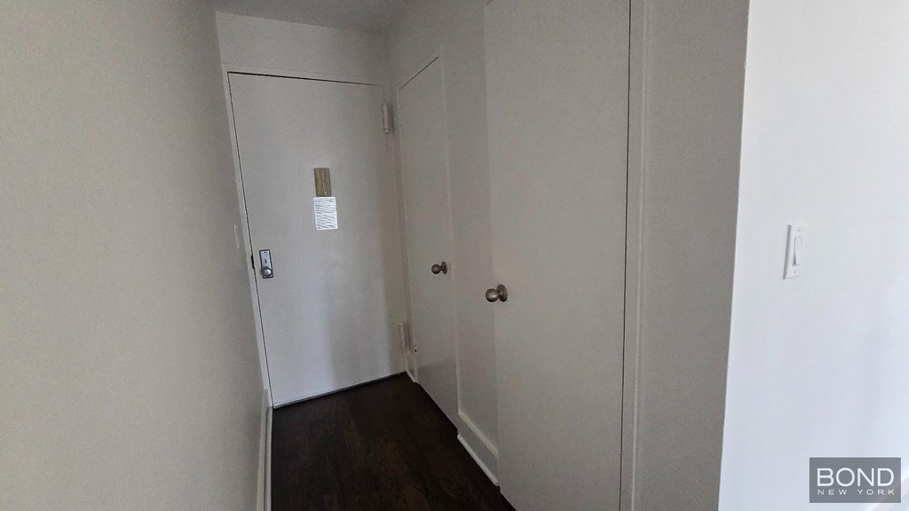 East 63rd Street - Photo 15