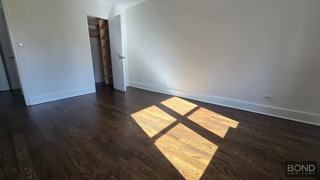 East 63rd Street - Photo 11