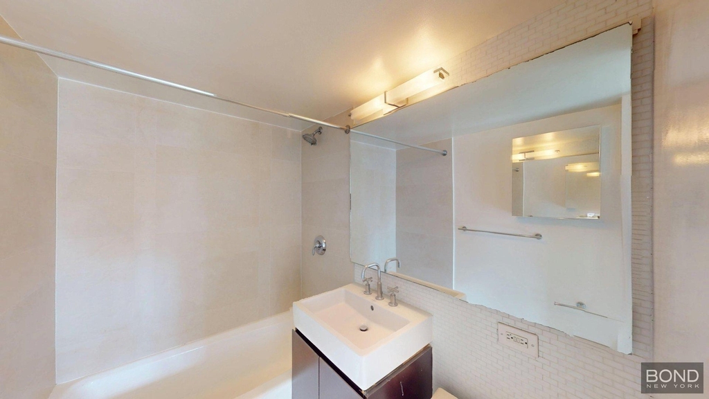 East 63rd Street - Photo 8