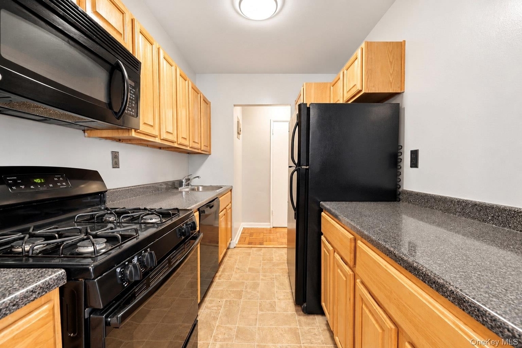 4 Sadore Lane - Photo 5