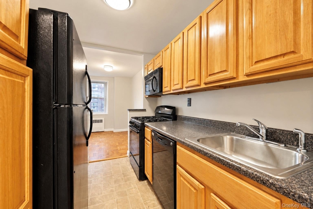 4 Sadore Lane - Photo 4
