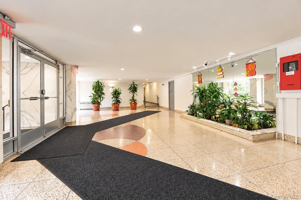 4 Sadore Lane - Photo 2