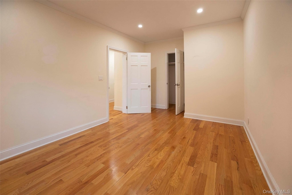 83-52 Talbot Street - Photo 9