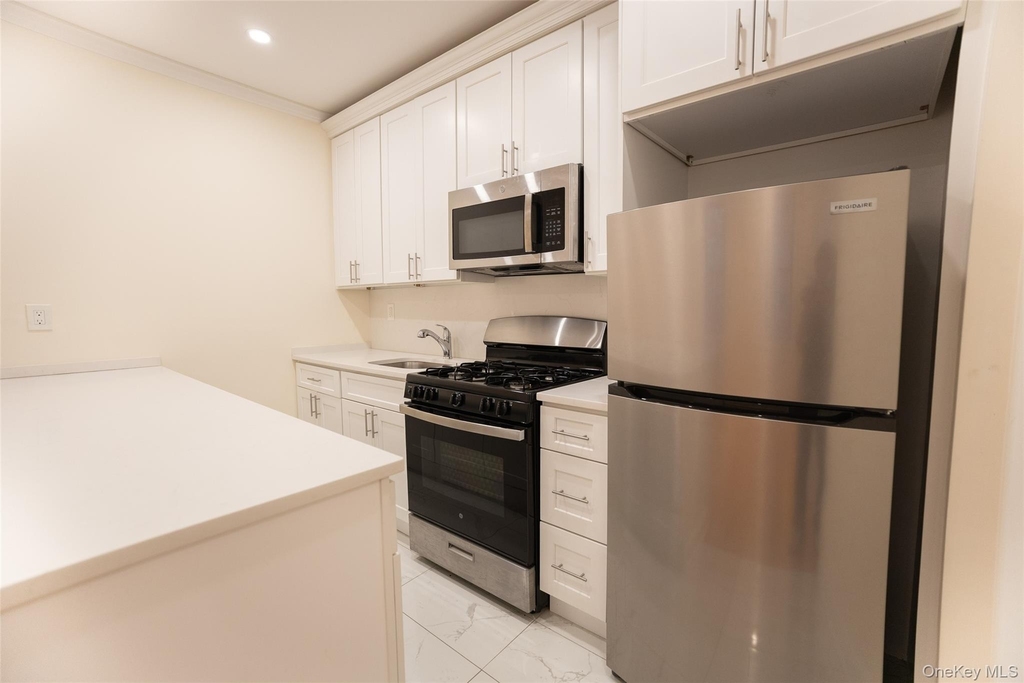 83-52 Talbot Street - Photo 6