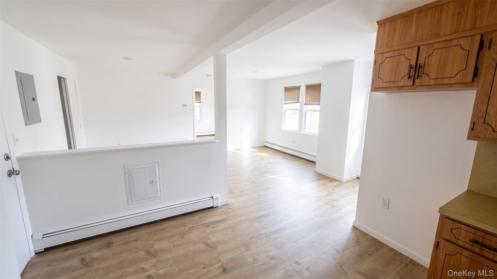 480 Westbury Avenue - Photo 3