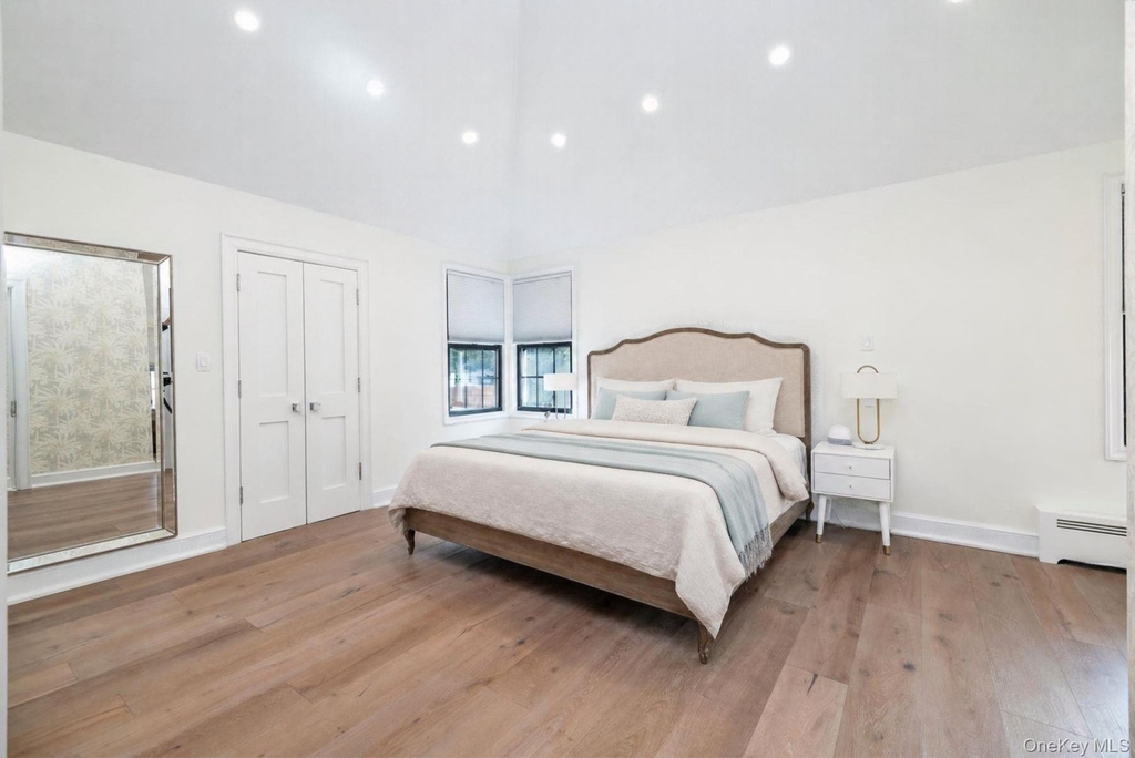 344 E Beech Street - Photo 13