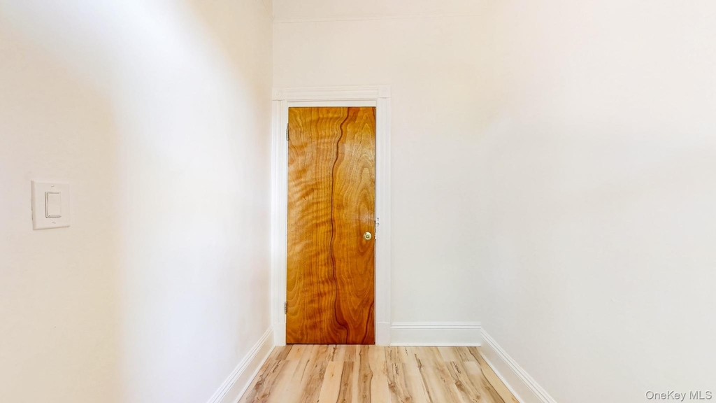 20-13 Greene Avenue - Photo 16