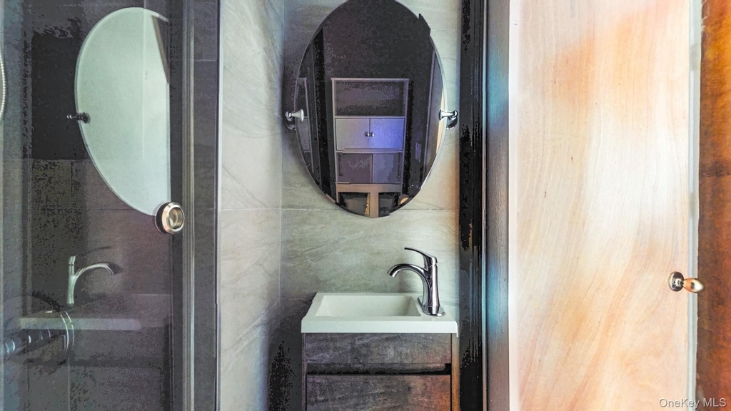 20-13 Greene Avenue - Photo 2