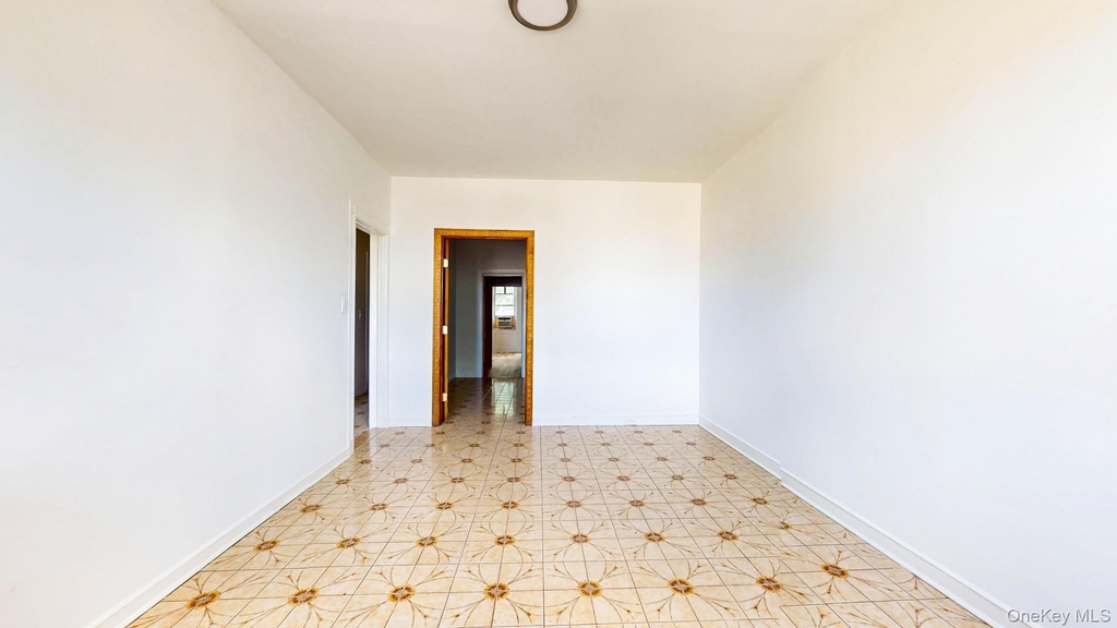 20-13 Greene Avenue - Photo 9