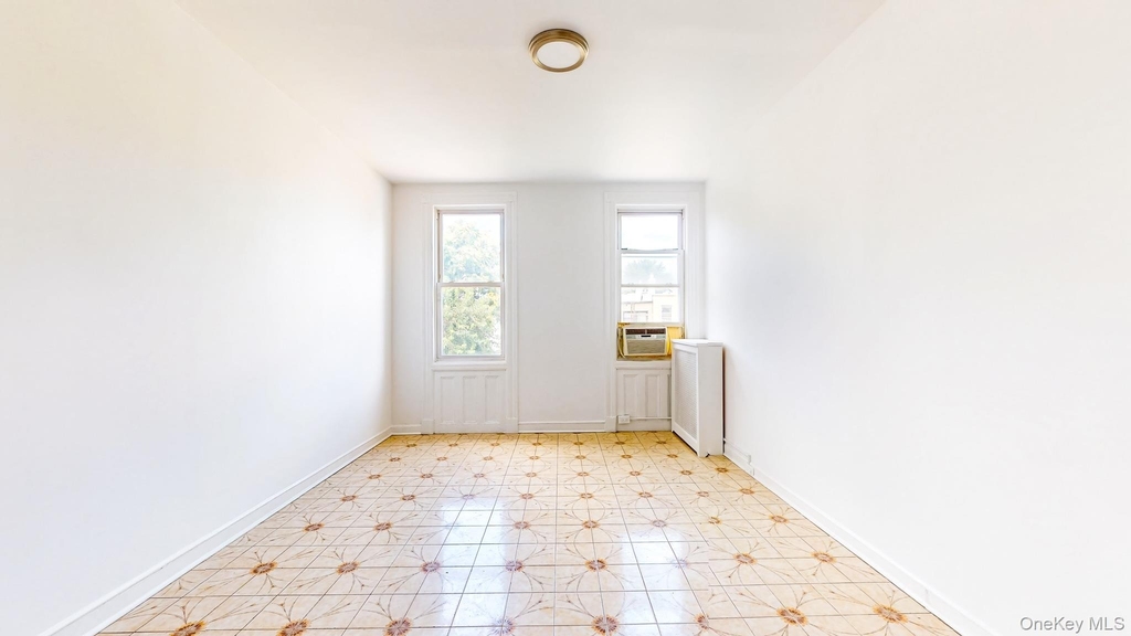 20-13 Greene Avenue - Photo 8