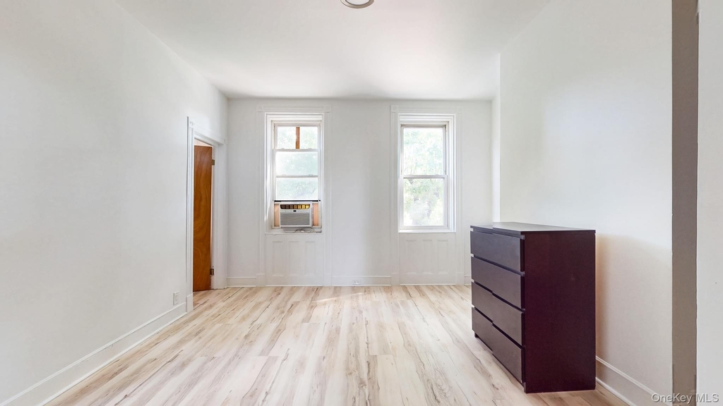 20-13 Greene Avenue - Photo 14