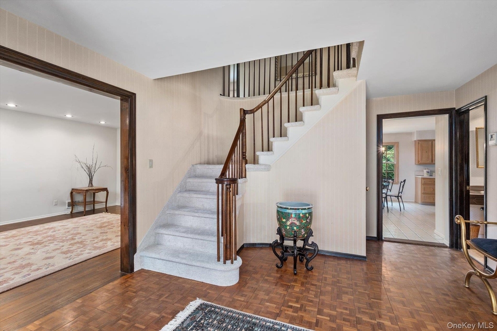8 Flamingo Road N - Photo 2