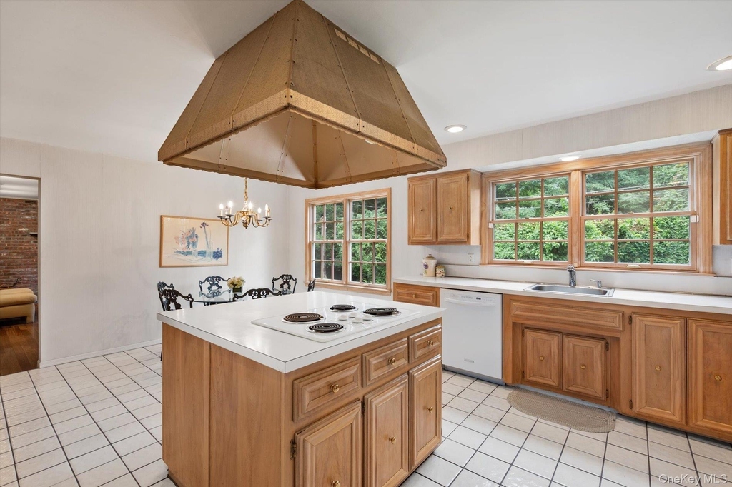 8 Flamingo Road N - Photo 8