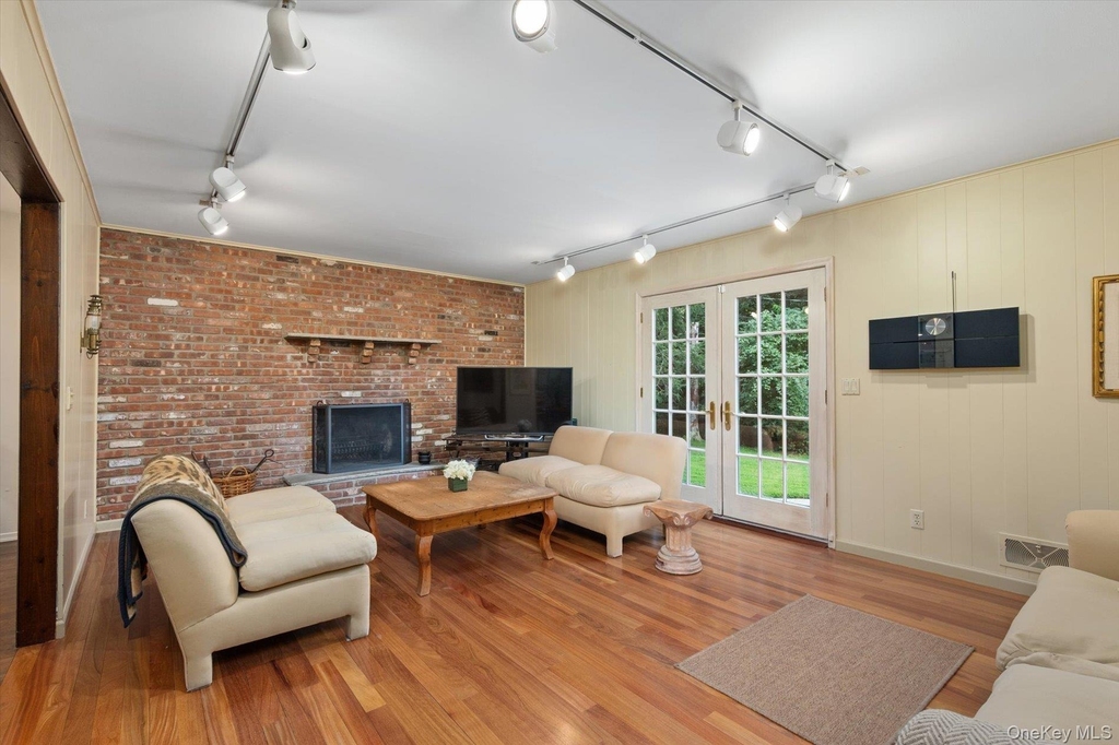8 Flamingo Road N - Photo 5