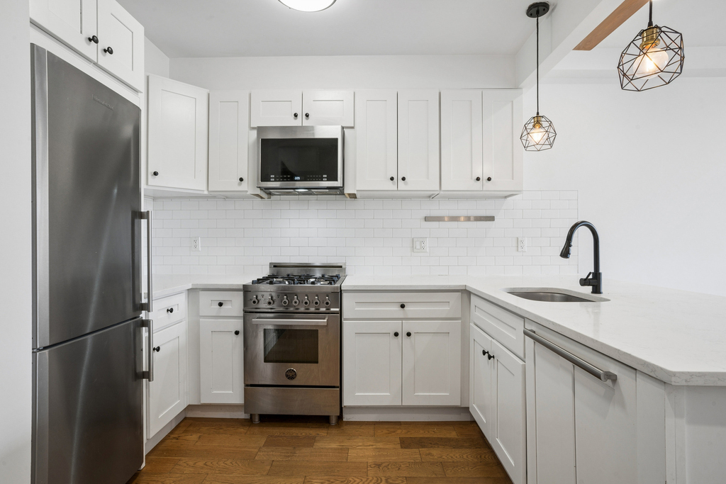 1229 Putnam Avenue - Photo 4
