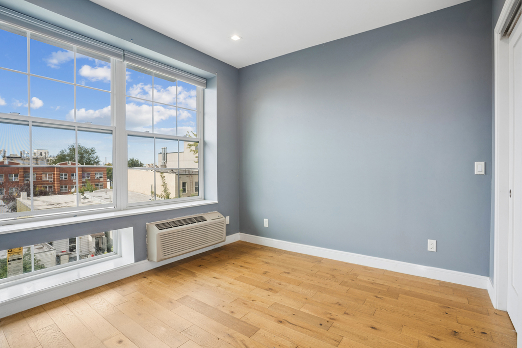 1229 Putnam Avenue - Photo 3