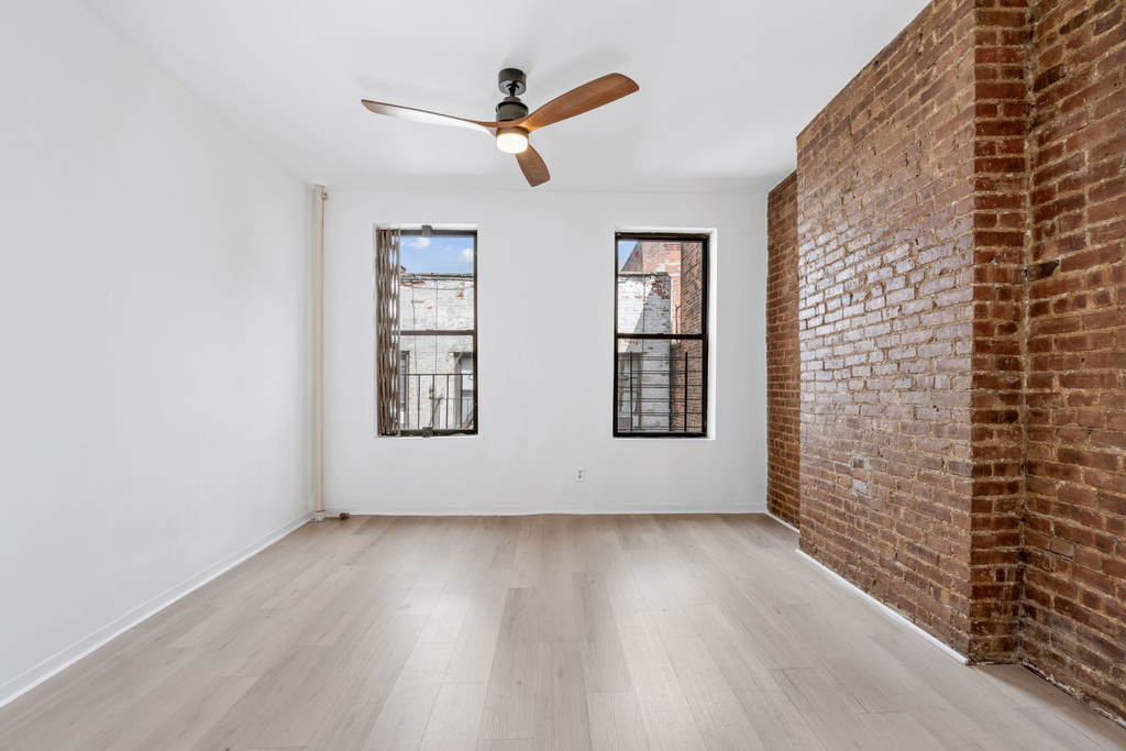 349 W 44th Street - Photo 2