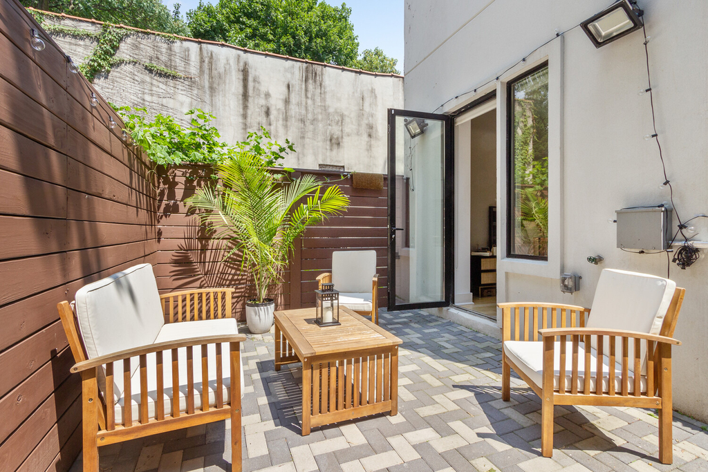 573 Gates Avenue - Photo 5
