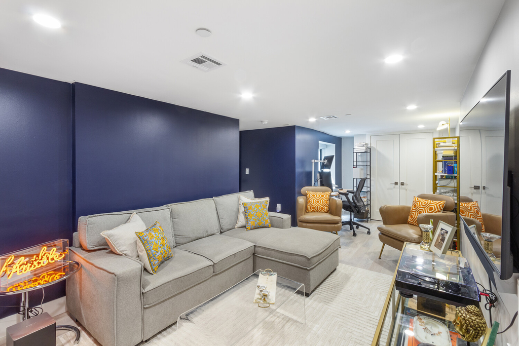 573 Gates Avenue - Photo 0