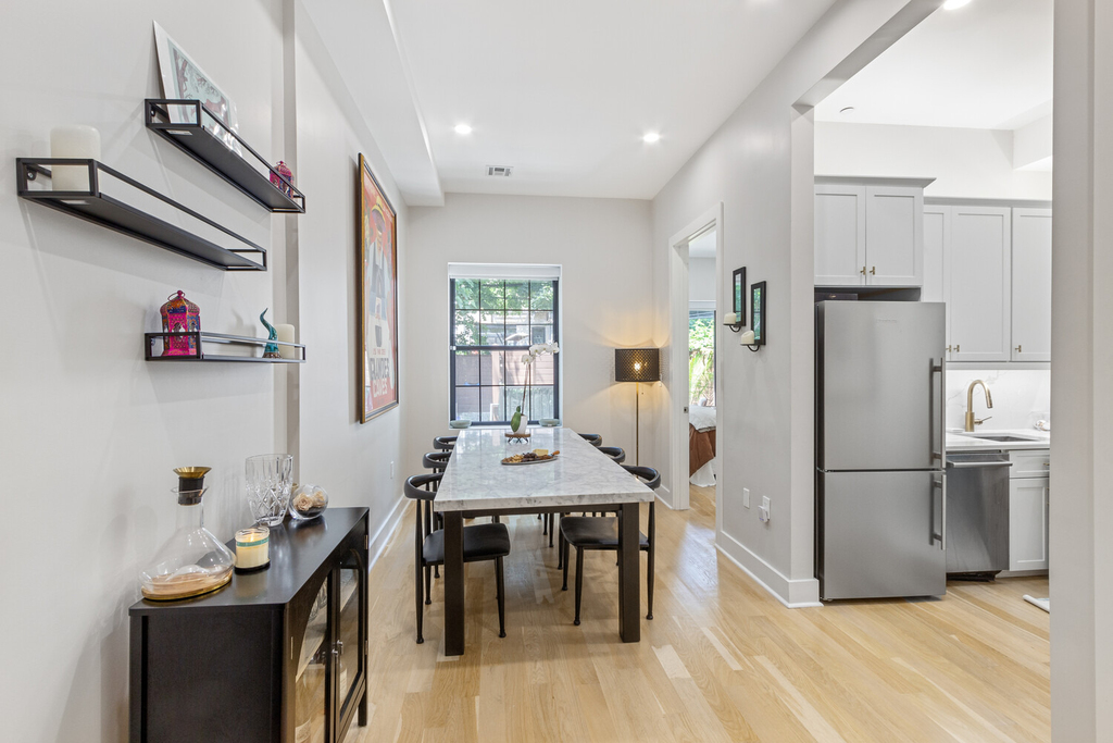 573 Gates Avenue - Photo 2