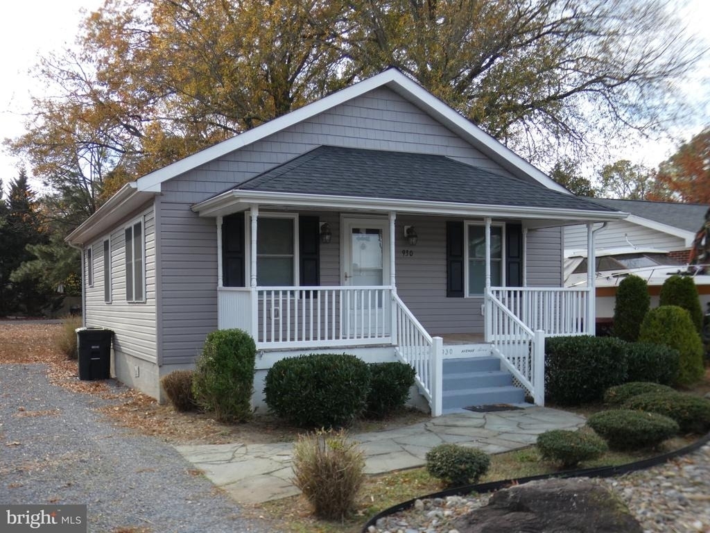 930 Bryant Avenue - Photo 0