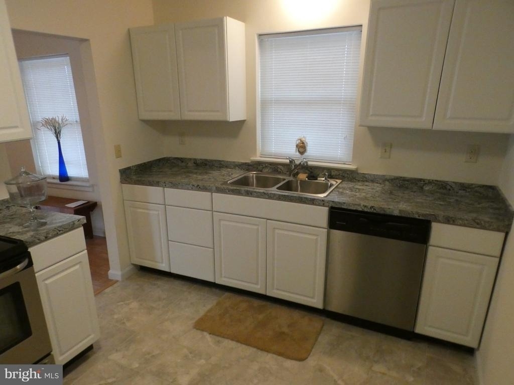 930 Bryant Avenue - Photo 32