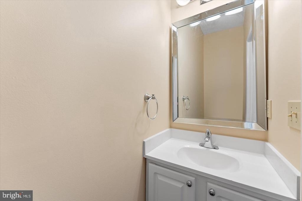 407 Lakeview Court - Photo 16