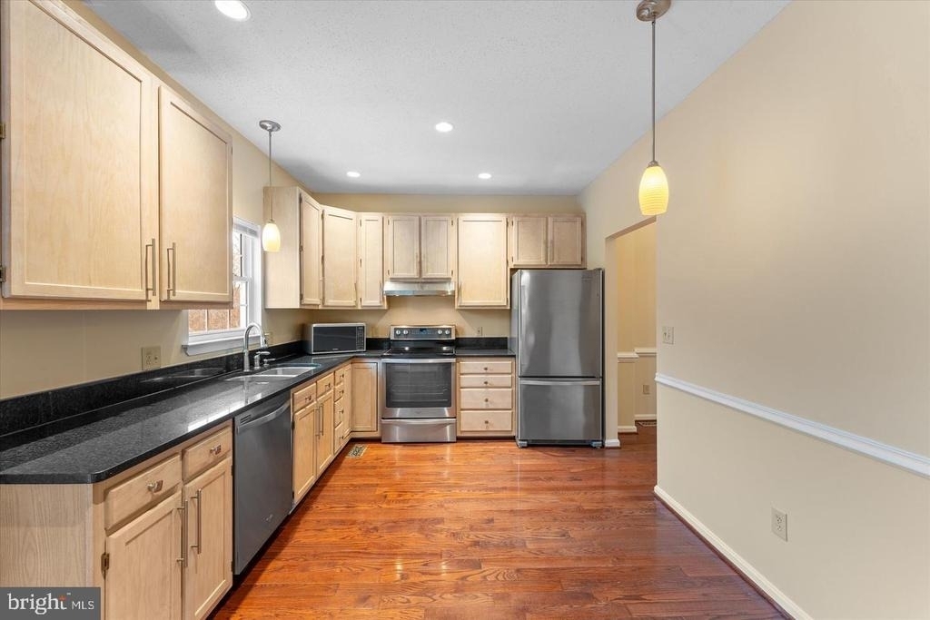 407 Lakeview Court - Photo 12