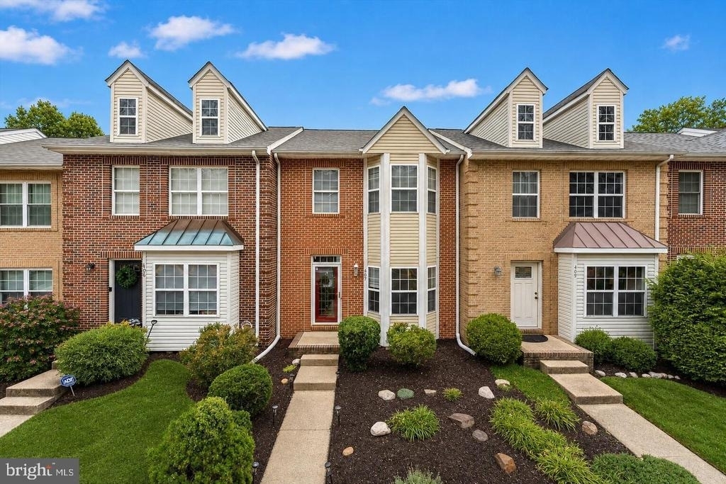 407 Lakeview Court - Photo 1
