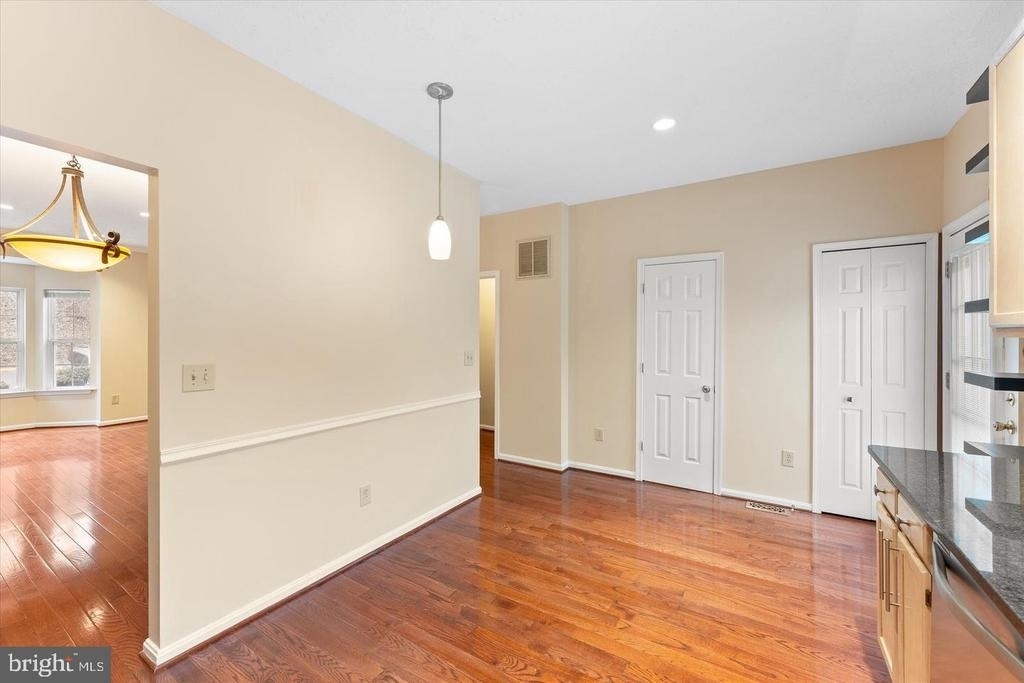 407 Lakeview Court - Photo 14