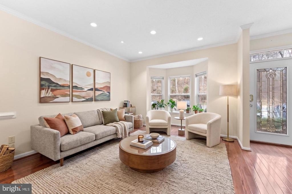 407 Lakeview Court - Photo 2