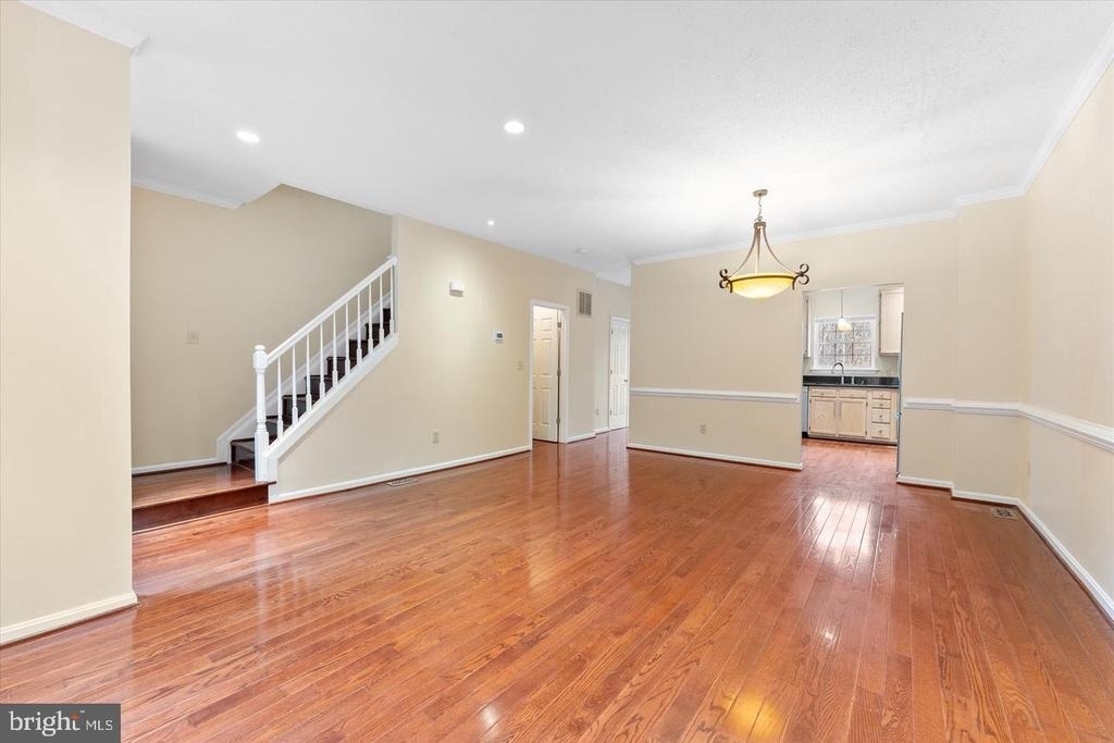 407 Lakeview Court - Photo 6