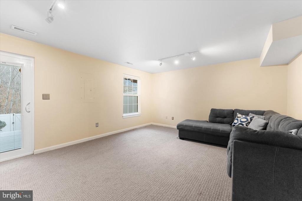 407 Lakeview Court - Photo 30