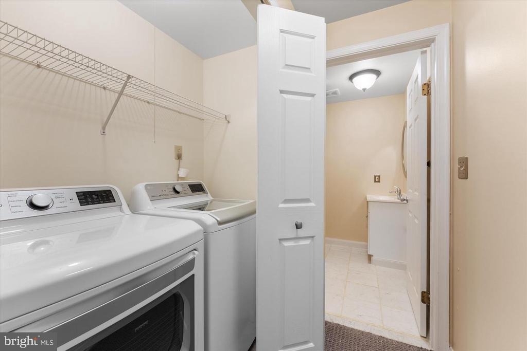 407 Lakeview Court - Photo 33