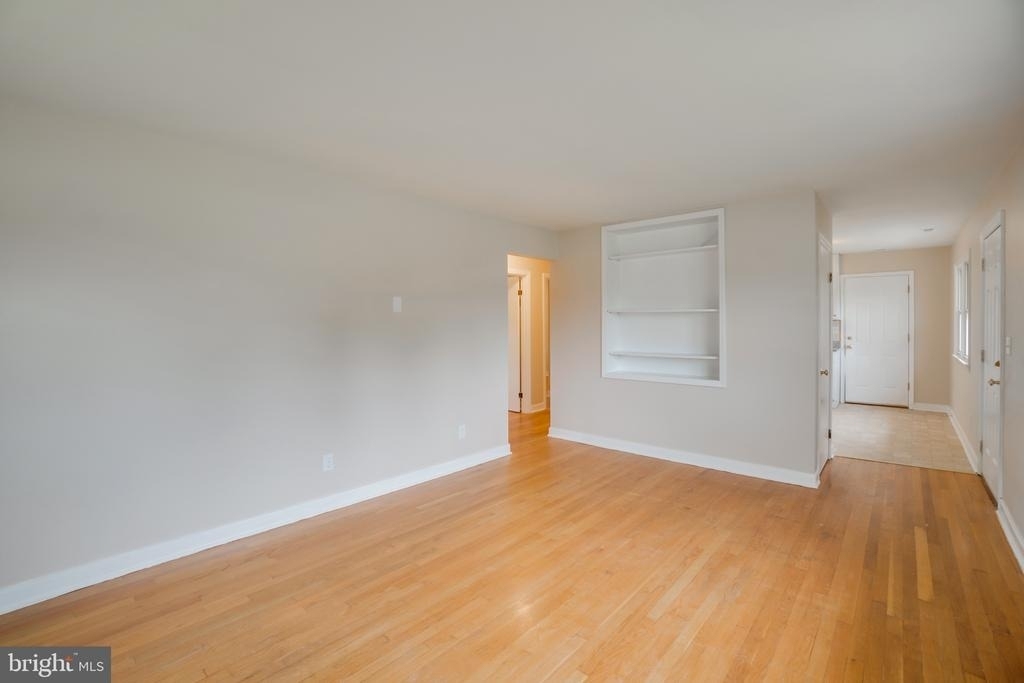 1900 Mimosa Street - Photo 4