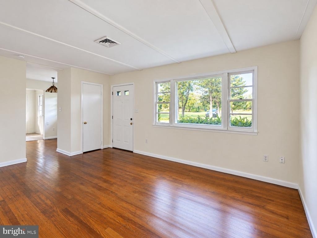 8614 Linton Hall Road - Photo 5