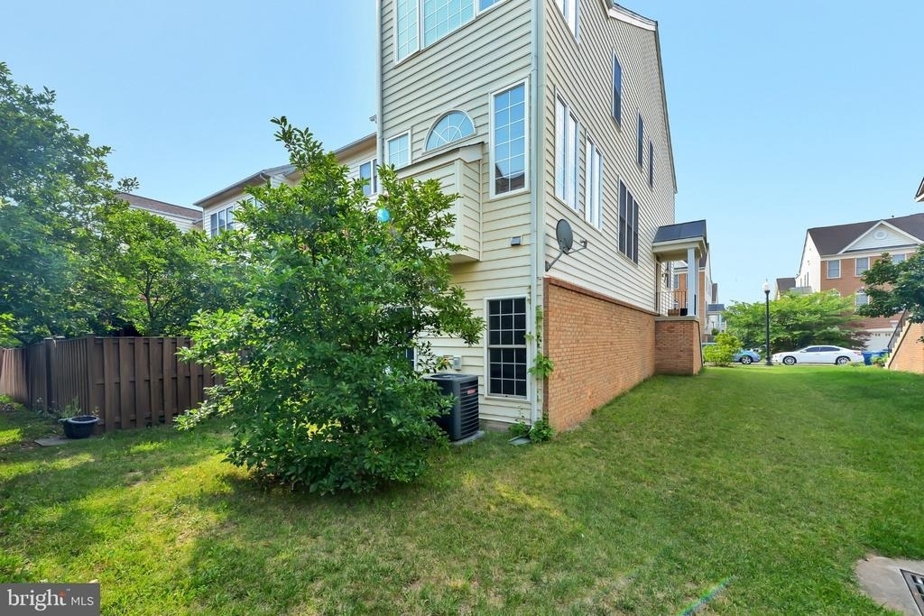 42704 Sandman Terrace - Photo 2