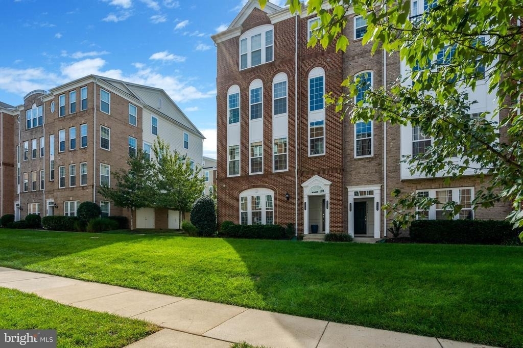 42790 Lauder Terrace - Photo 1