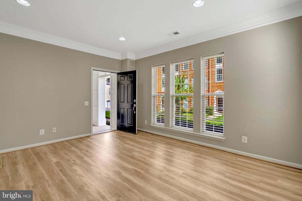 42790 Lauder Terrace - Photo 11