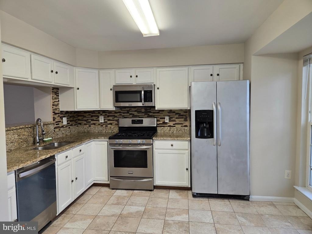 128 Hampshire Square Sw - Photo 1