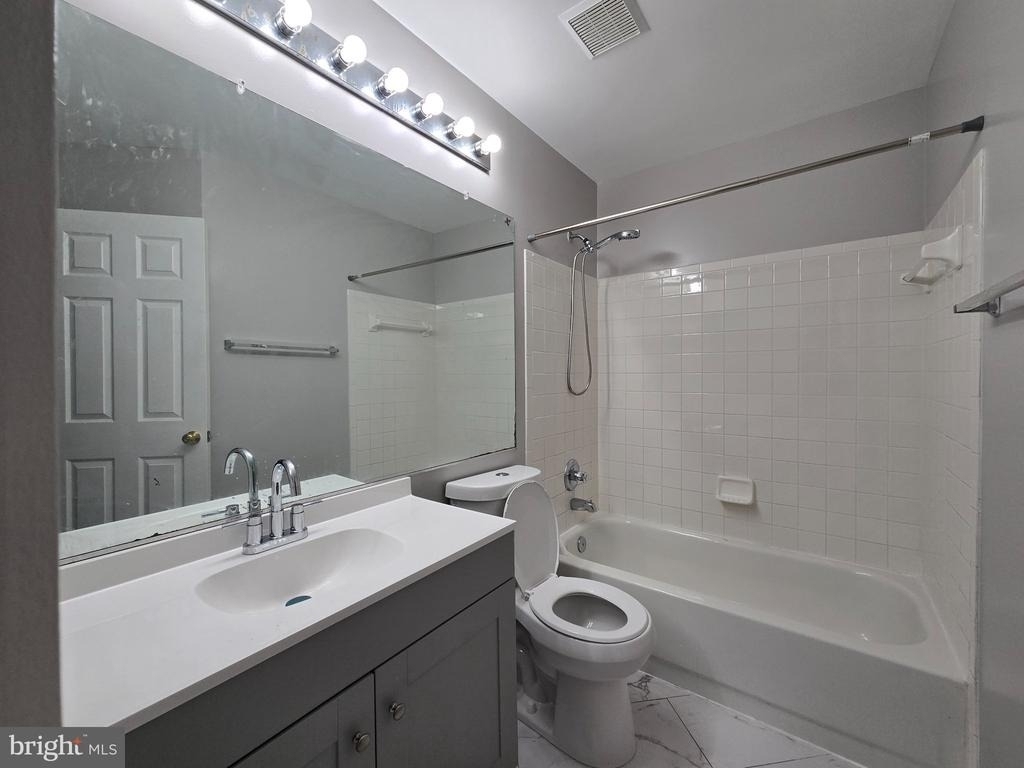 128 Hampshire Square Sw - Photo 9