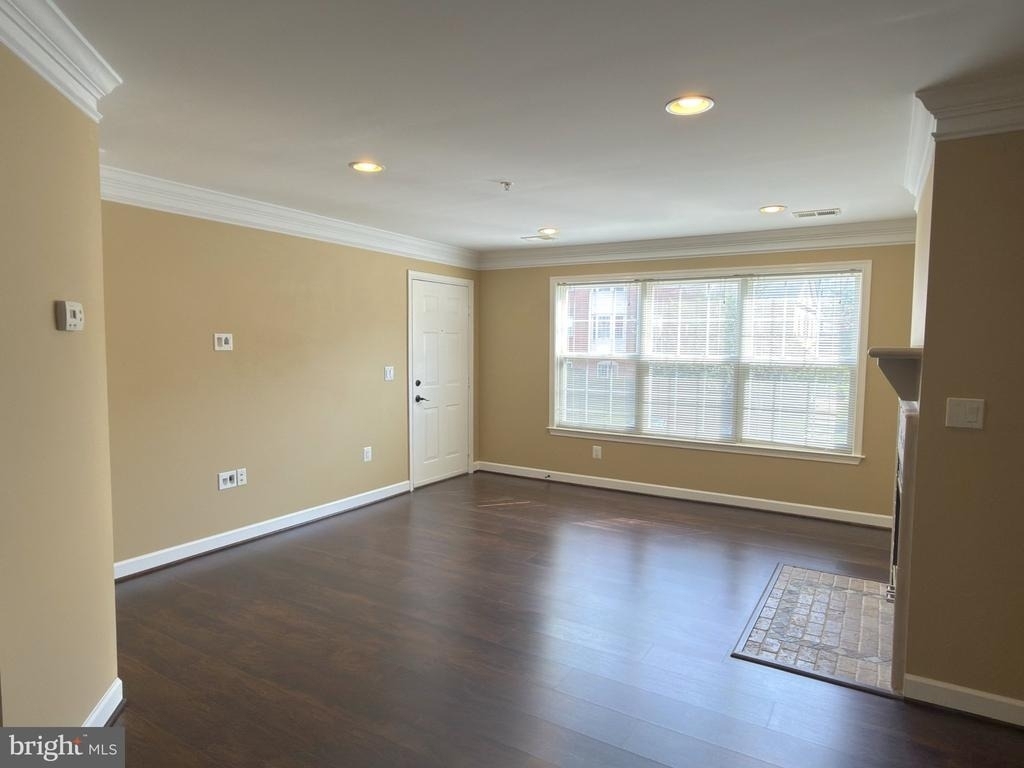 675 Constellation Square Se - Photo 2